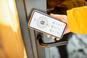 Choisir une serrure connectée optimisée pour les locations Airbnb
