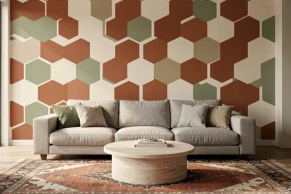 Salon contemporain avec papier peint géométrique en hexagones terracotta et canapé en lin beige, illustration tendance décoration intérieure